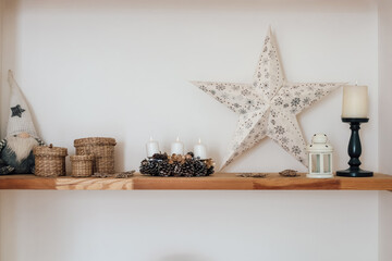 Decorative shelf display with natural elements for a cozy home atmosphere in winter