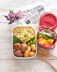 とり唐揚げと炒飯のお弁当