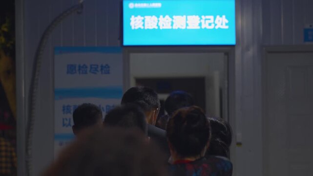 Queue up for nucleic acid testing at night