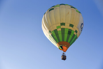 Fototapeta premium Balloons taking off into the blue sky