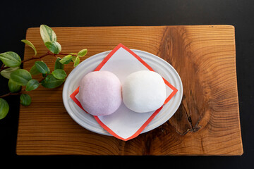 紅白の薯蕷饅頭（じょうよまんじゅう）