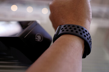 Contactless Payment with Smartwatch at POS Terminal