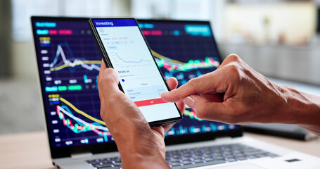 Broker Trading Stocks Online, Looking At Data