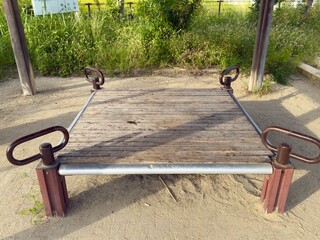 公園に設置された休憩用のステージ
