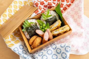 手作りのおいしいおにぎり弁当