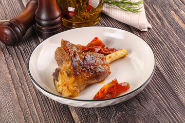 Baked lamb shank with vegetables