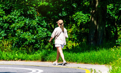 Fototapeta premium girl walk along a path in the Park 