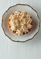 Meringue tartlet on a white saucer.