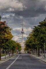 Obraz premium Dark clouds are gathering over Berlin, the German capital.