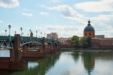 Toulouse garonne river saint-pierre bridge cityscape