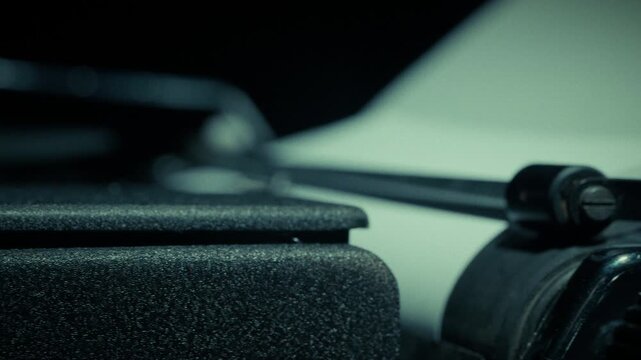 Mechanische retro Schreibmaschine im filmischen Vintage Look