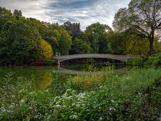 Fototapeta premium Bow bridge in late summer early autumn