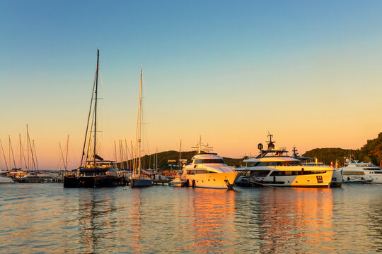 Fototapeta Luxury yachts in the harbor of Marigot in the Caribbean island of Saint Martin (Sint Maarten), French West Indies