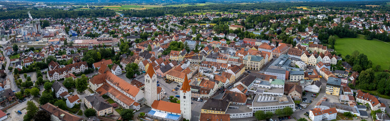 Obraz premium Aerial view around the old town of Moosburg in Germany on a cloudy autumn day