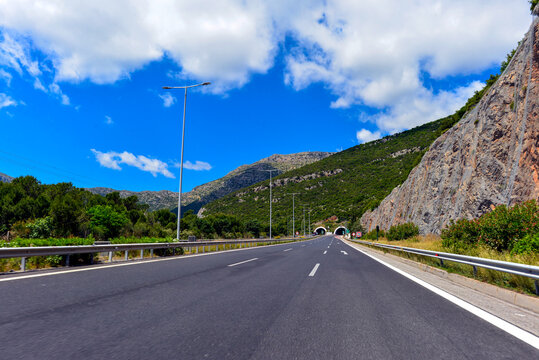 Autobahn Aftokinitodromos 7 / &Alpha;&upsilon;&tau;&omicron;&kappa;&iota;&nu;&eta;&tau;ό&delta;&rho;&omicron;&mu;&omicron;&sigmaf; 7 vor Tunnel Neochori in Richtung Kalamata (Griechenland)