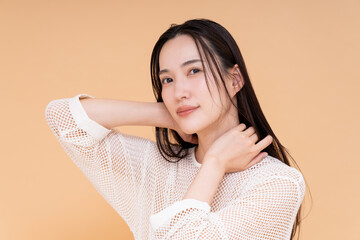 若い女性のスキンケア