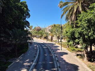 Wyspa Kos - miasto Kos - Grecja - atrakcje miasta. Kości&oacute;ł, fontanna