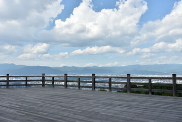 Obraz premium 青蓮院飛地 将軍塚青龍殿 大舞台(京都市山科区)