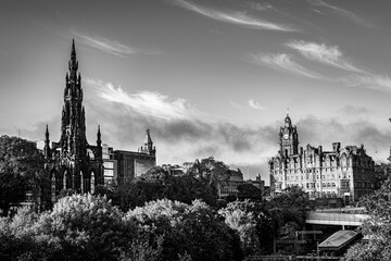 Obraz premium Scott Monument and Balmoral Edinburgh