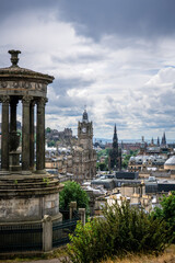 Obraz premium Edinburgh Cityscape with Scott Monument and Balmoral Hotel Seen from Calton Hill - Ediniburgh, Scotland