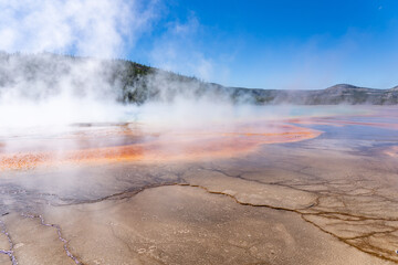 Grand Prismatic Spring, Midway Geyser Basin Trail. Yellowstone National Park , Wyoming. Hydrothermal System. hot-spring deposits. Extremophile. Yellowstone Plateau
