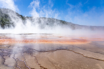 Grand Prismatic Spring, Midway Geyser Basin Trail. Yellowstone National Park , Wyoming. Hydrothermal System. hot-spring deposits. Extremophile. Yellowstone Plateau
