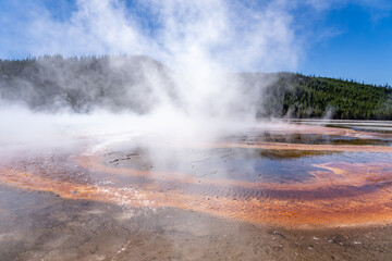 Grand Prismatic Spring, Midway Geyser Basin Trail. Yellowstone National Park , Wyoming. Hydrothermal System. hot-spring deposits. Extremophile. Yellowstone Plateau
