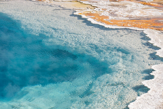 Silex Spring. Fountain Paint Pot Trail. Lower Geyser Basin in Yellowstone National Park. Hydrothermal System. hot-spring deposits. Extremophile. 
