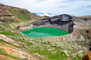 蔵王連峰から見下ろすお釜