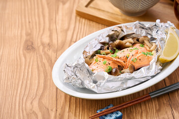 鮭のホイル焼き｜えのき・しめじを使った家庭料理