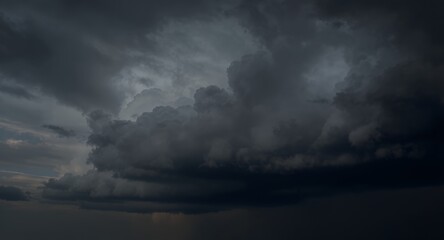 Obraz premium Dark and Dramatic Overcast Sky with Storm Clouds