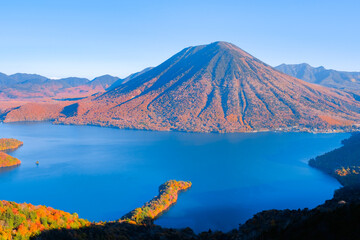 Fototapeta premium 中禅寺湖 男体山 秋