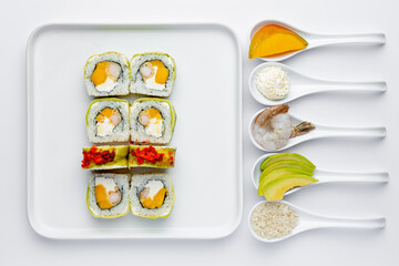 Sushi roll with shrimp, mango and cream cheese