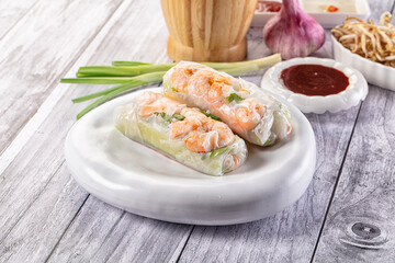 VIetnamese traditional spring roll with shrimp