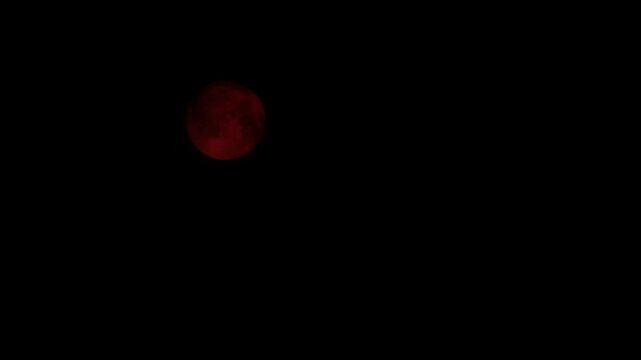 Super blood moon zoomed in to see details of its movement at night - time lapse