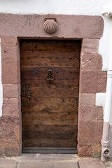 Porte ancienne sur le chemin de Saint Jacques de Compostelle