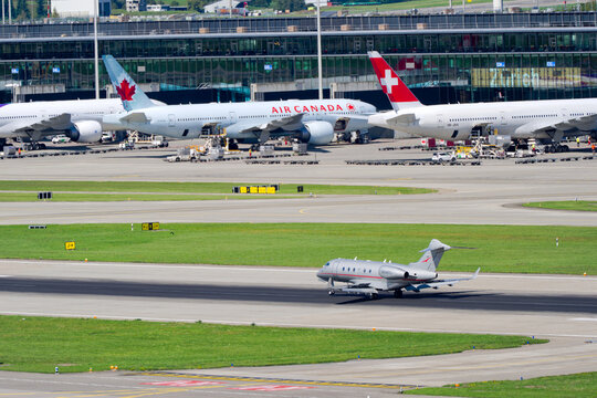 Vista America private jet Bombardier Challenger 300 registration N546XJ landing at Swiss Zurich Airport on an autumn day. Photo taken October 15th, 2025, Zurich Kloten, Switzerland.