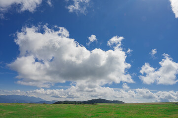 Obraz premium 美ヶ原高原の風景 青空と高原