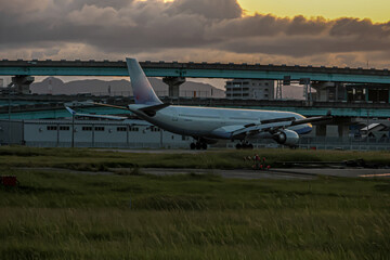 旅立ちを見送る夕空