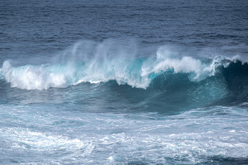Fototapeta premium Huge turquoise wave in motion