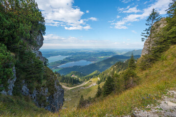 Das Ammergauer Alpenvorland mit seinen Seen von oben