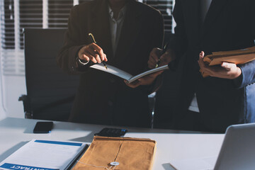 Lawyer explained to the client about the law that must be brought against the court case.