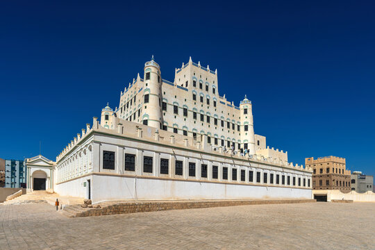 Sultan Al Kathiri Palace, Seiyun in Yemen, one of the world&rsquo;s largest mud-brick structures