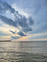 Obraz premium sunset and blue sky at the beach