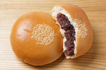 粒あんパン