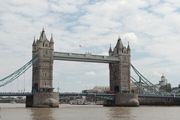 テムズ川のタワー・ブリッジ　ロンドンの橋　橋　イギリス　イギリスの橋