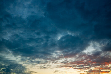 Obraz premium Storm clouds and sky backdrop in rainy season,heavy rain on sky with clouds - nice weather backdrop ,photo of nature.