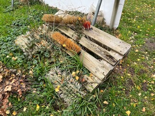 Homemade soccer shoe cleaner, brush heads were attached to a Euro pallet so that the soles of the shoes can be cleaned after the game.