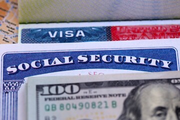 Obraz premium US Visa, Social Security Card and hundred dollar bills