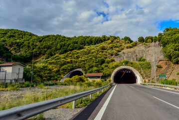 Autobahn Aftokinitodromos 2 / Egnatia Odos vor Demati-Tunnel in Richtung Grevena (Griechenland)